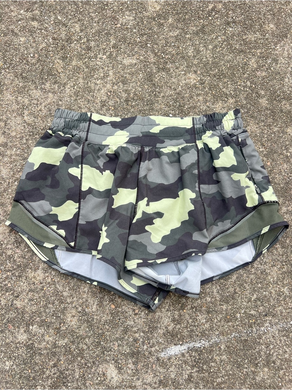 Lululemon Hotty Hot Low Rise Shorts Heritage 365 Camo Crispin Green Multi 6